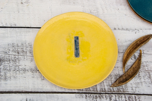 Большая обеденная тарелка желтая 27+ см.